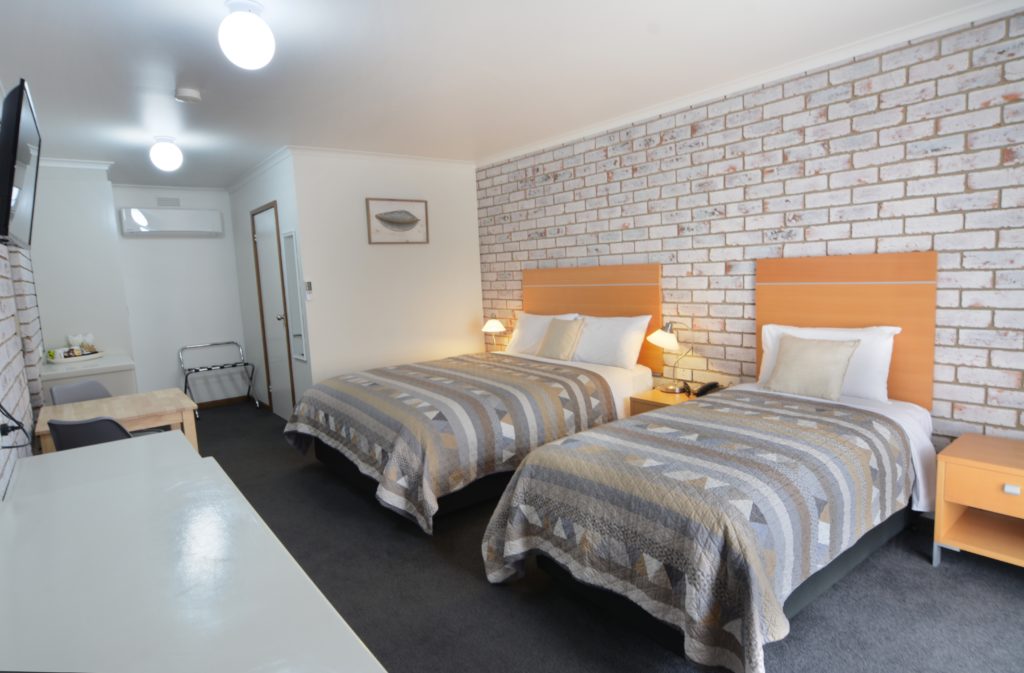 Deluxe Queen + Single Room The Heritage Bendigo